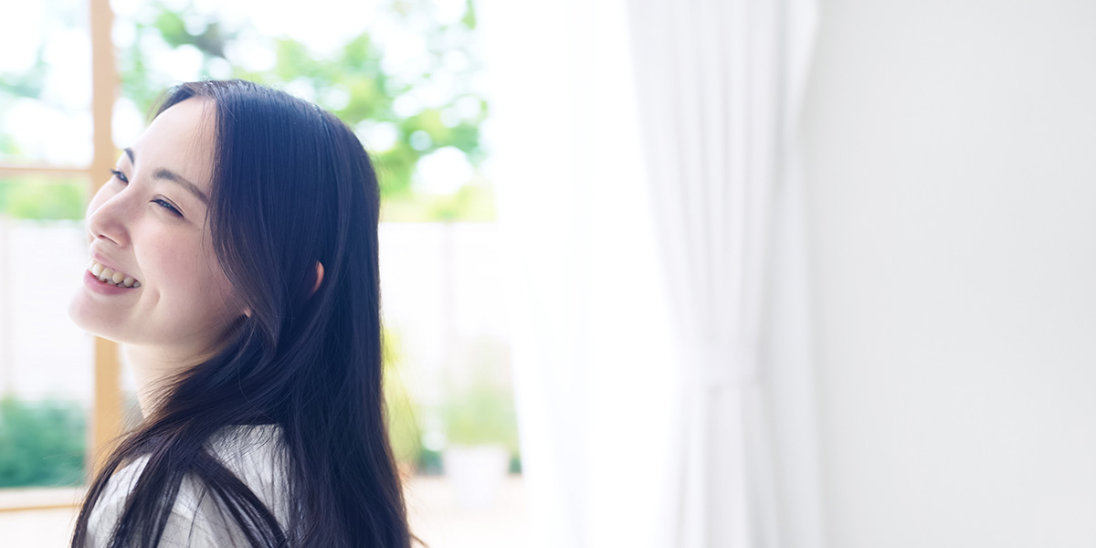 フッ素塗布で歯の健康を維持する女性