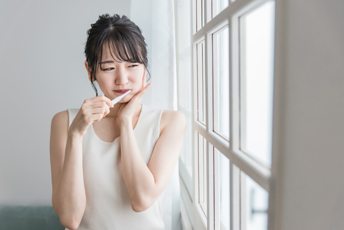 虫歯が痛い女性