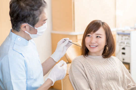 マウスピースの装着時間を守れず歯科医に相談する患者
